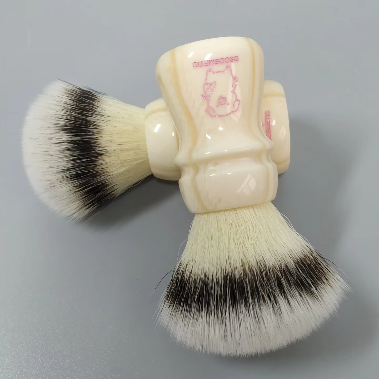 Dscosmetic Pink Piggy CN6 poils synthétiques avec manche en résine pour le rasage humide des hommes