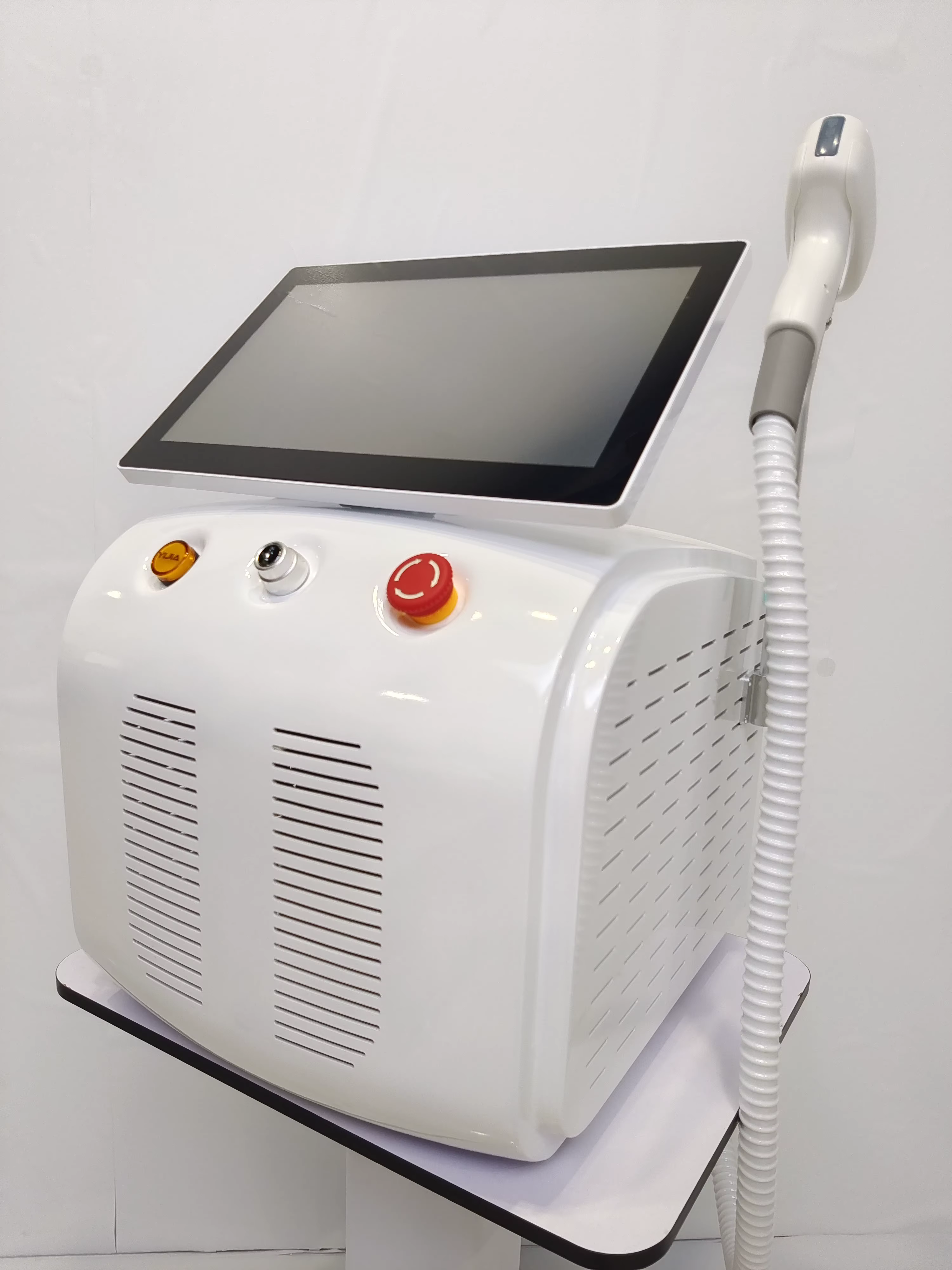 Machine d'épilation au laser diode Soprano Titanium professionnelle portable 6000w, laser Alexandrit