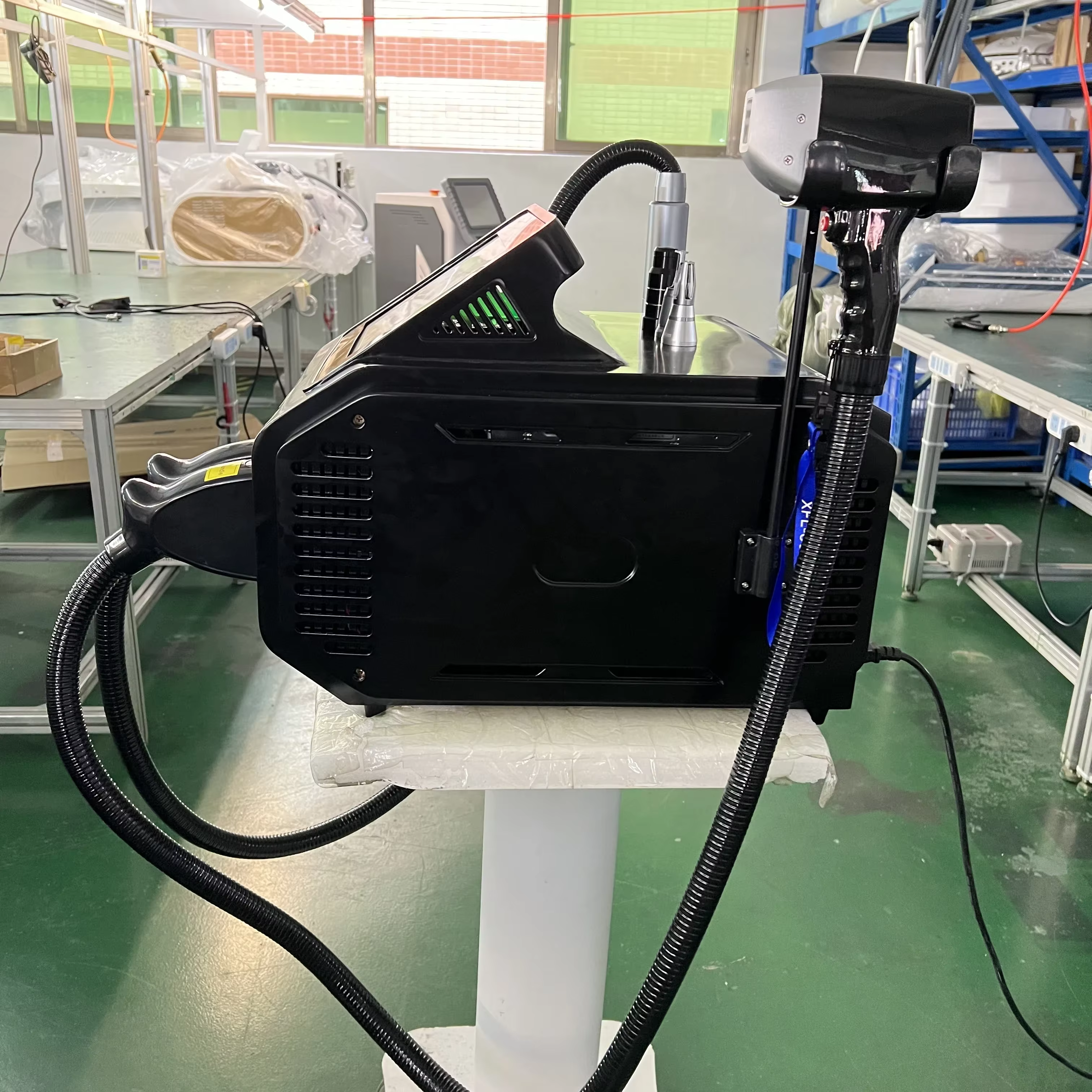 Machine à épilation au laser diode 4000W Soprano Titanium Ice Platinum 755 808 1064nm 3 longueurs d'