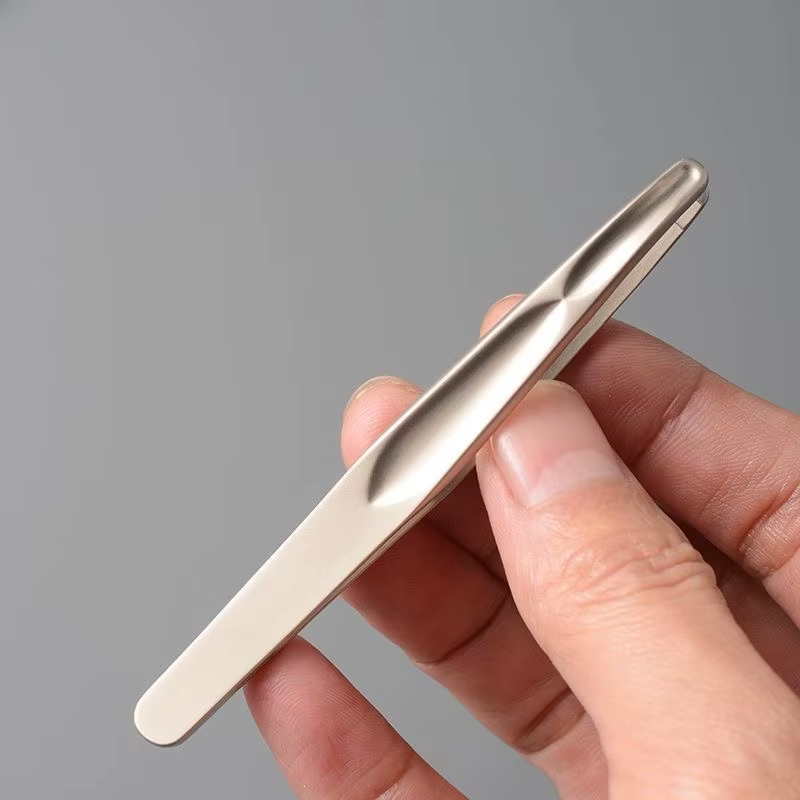 Nouvelles pinces à barbe pour hommes, outil de retrait des poils de moustache à pointe ronde de qual
