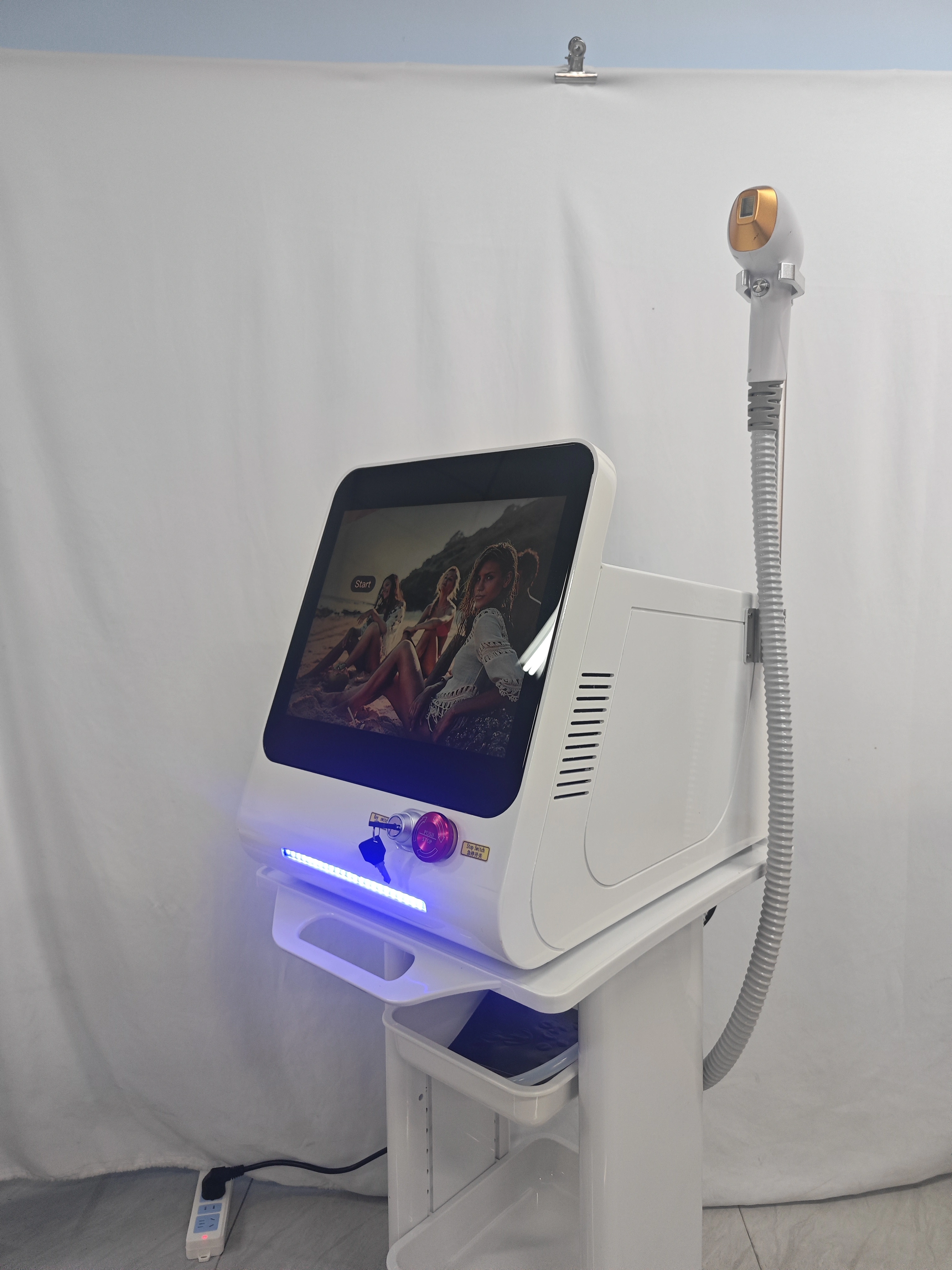 Épilation professionnelle Laser 4000W épilation au Laser au titane glacé 755 808 1064mm Machine d'ép