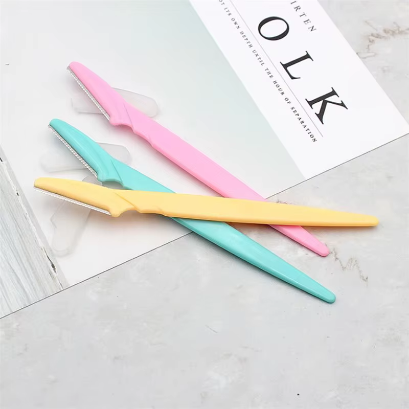 Tondeuse à sourcils pour le visage et les sourcils