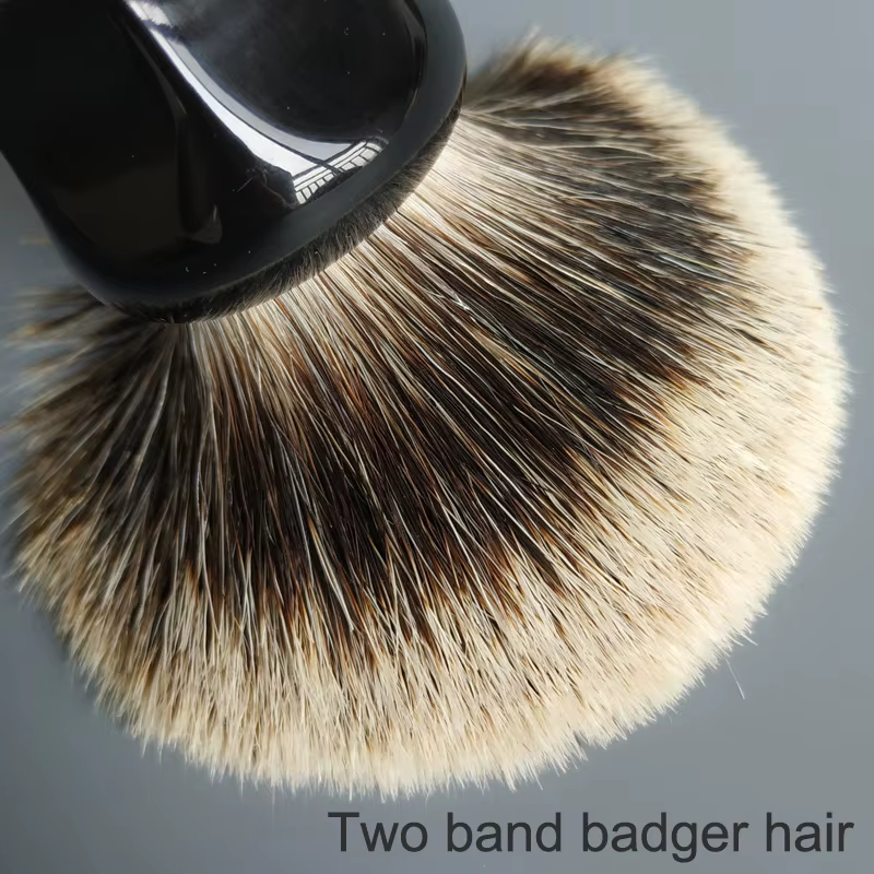 Dscosmetic Brosse à raser en poils de blaireau à deux bandes de 26 mm avec manche en résine noire