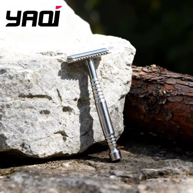 Rasoir de sécurité homme YAQI Romulus 2026 à lame simple en acier inoxydable 316 poli à peigne ouvert