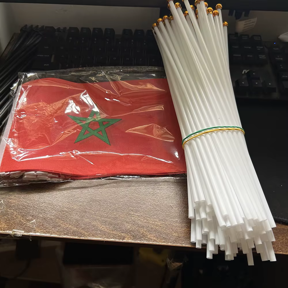 (DRAGONNIER) Drapeau marocain à agiter à la main 21*14cm en polyester avec mât en plastique pour activités sportives et décoration intérieure