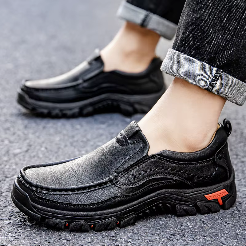 Nouvelles chaussures en cuir faites à la main pour hommes, chaussures décontractées à enfiler pour l'extérieur, mocassins de conduite plats à la mode pour hommes, chaussures de marche