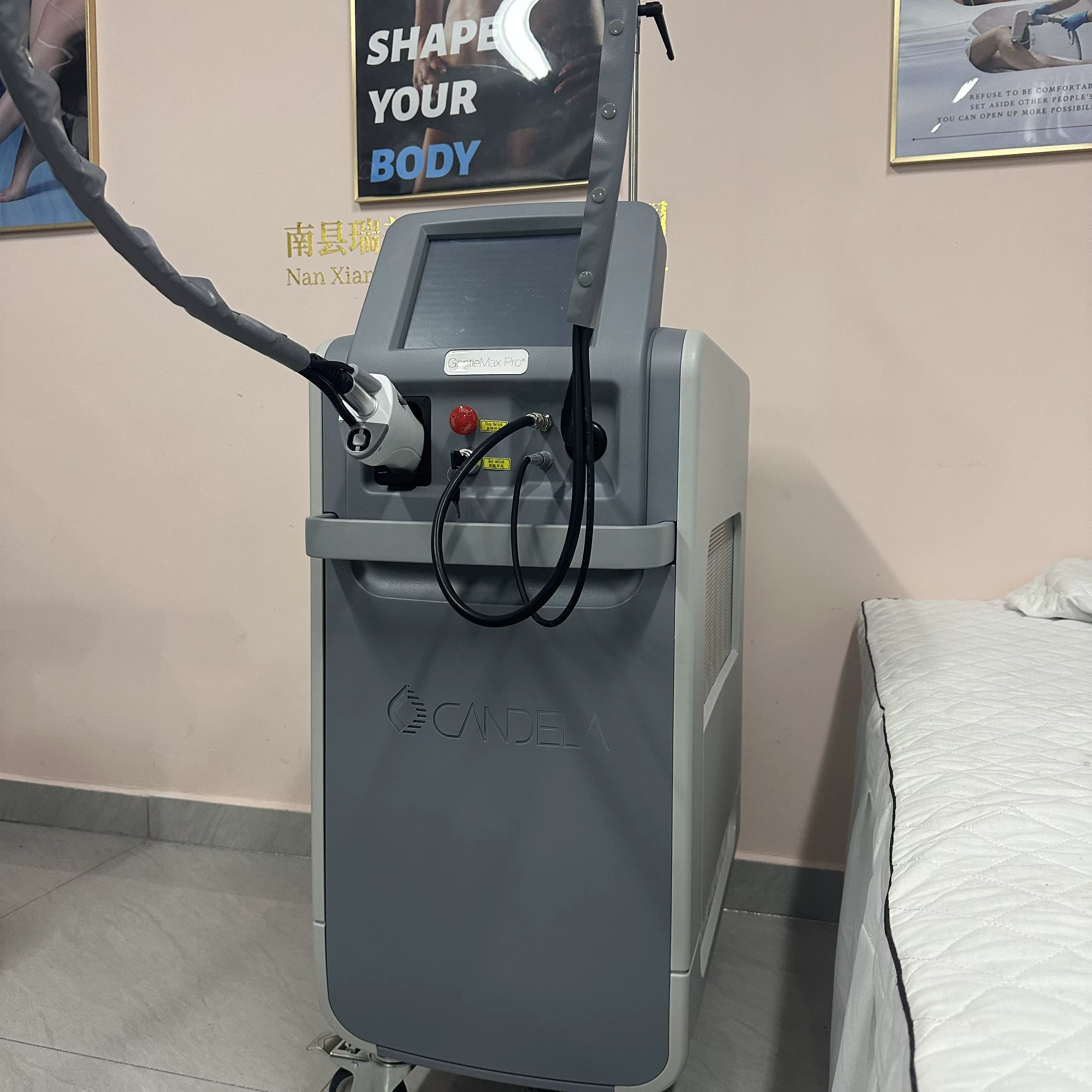 Machine laser Alexandrite professionnelle SLyric 755nm 1064nm | Épilation indolore et rajeunissement de la peau | Impulsion longue, haute puissance