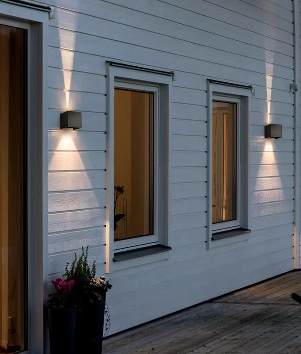 Lampe murale extérieure moderne étanche 6W 12W, en aluminium blanc ou noir, pour garage, porche et autres applications extérieures