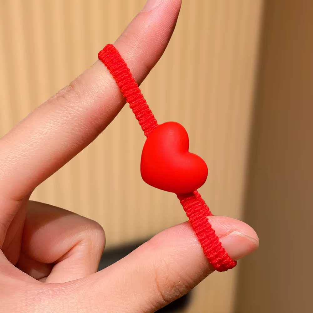 Attaches pour cheveux en forme de cœur rouge