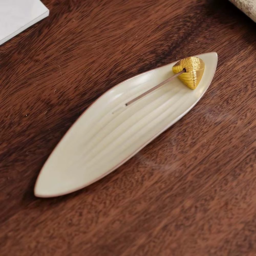 Porte-encens en céramique en forme de bateau Zongzi, mini brûleur d'encens avec base en feuille de Zongzi, ornement d'aromathérapie robuste