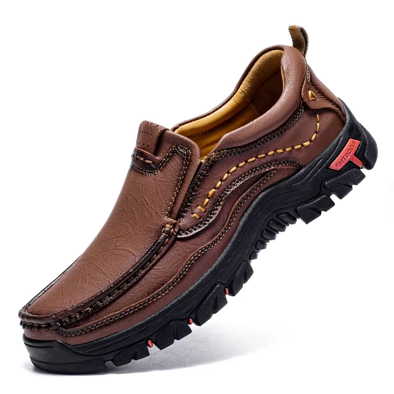Nouvelles chaussures en cuir faites à la main pour hommes, chaussures décontractées à enfiler pour l'extérieur, mocassins de conduite plats à la mode pour hommes, chaussures de marche