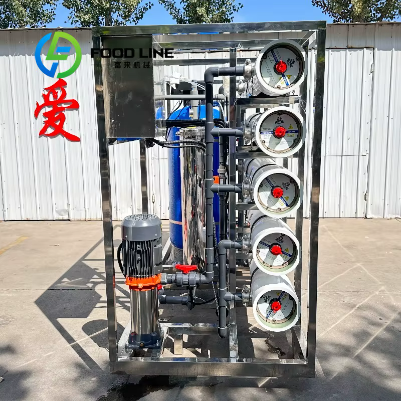 Système de traitement d'eau par osmose inverse industrielle, fonctionnement continu 24h/24, adapté à la production en ligne sans interruption.