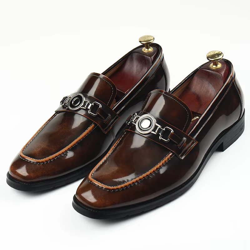 Nouvelles chaussures en cuir pour hommes, chaussures de pied, processus de perles, cuir brillant de première couche, boucles, faites à la main, mariage, mode