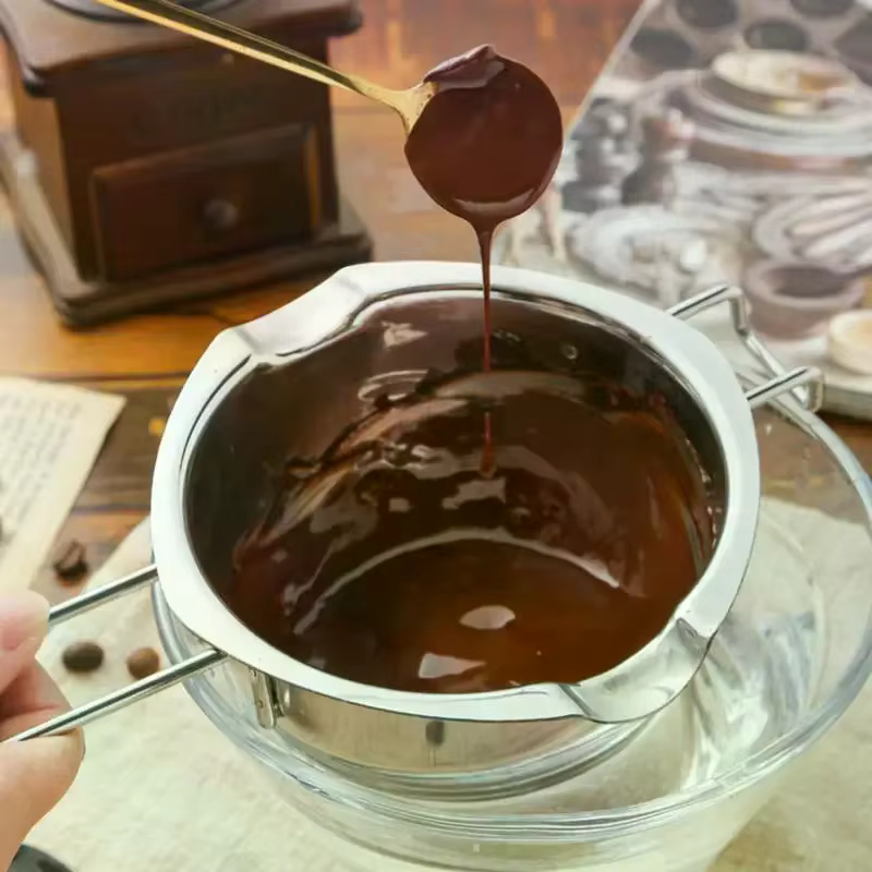 Chaudière de fusion de cire de bougie d'acier inoxydable avec la poignée résistante à la chaleur pour faire fondre des bonbons au chocolat et des fournitures de fabrication de bougies