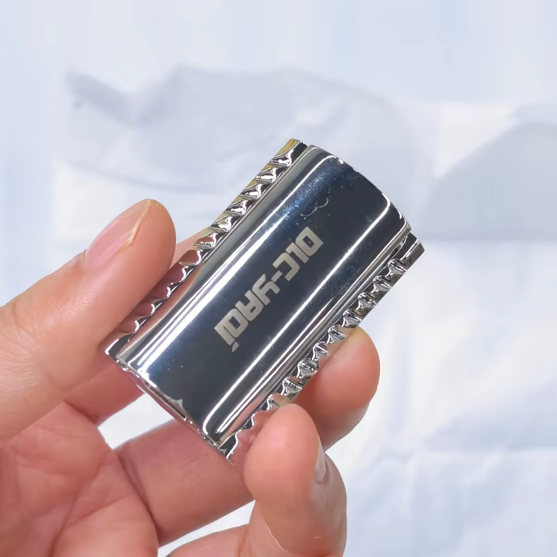 Vente Flash 2026 ! Tête de rasoir de sécurité à double tranchant YAQI couleur chrome à bord festonné