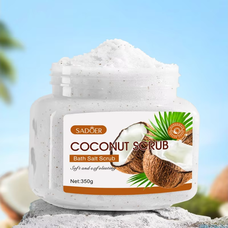 Gommage à la noix de coco 350g, riche en ingrédients de soin pour la peau tels que la poudre de coque de noix, la glycérine et l'extrait de noix de coco, avec un parfum frais de noix de coco. Il conti