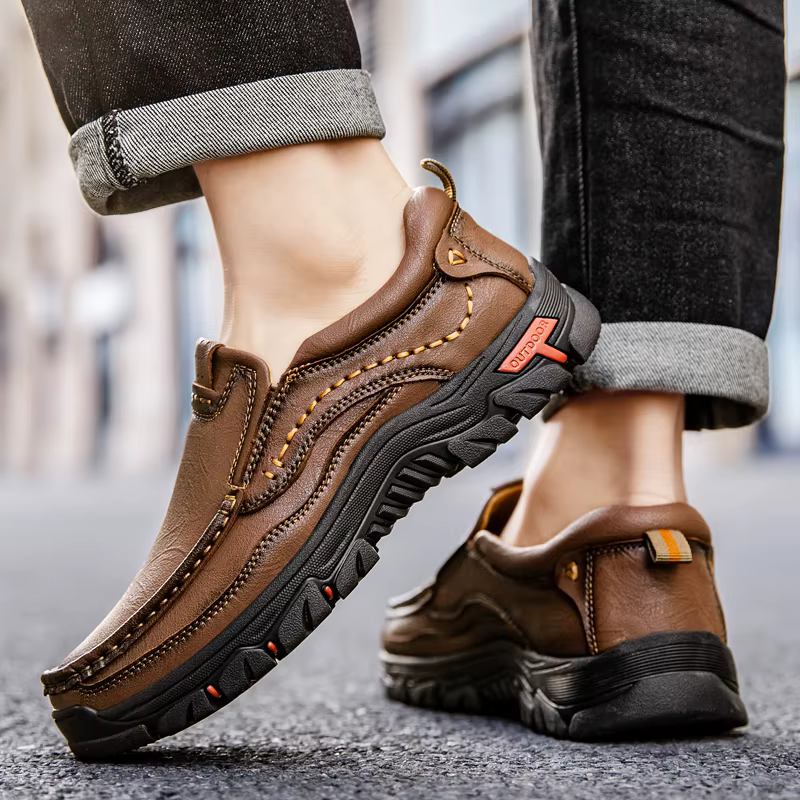 Nouvelles chaussures en cuir faites à la main pour hommes, chaussures décontractées à enfiler pour l'extérieur, mocassins de conduite plats à la mode pour hommes, chaussures de marche