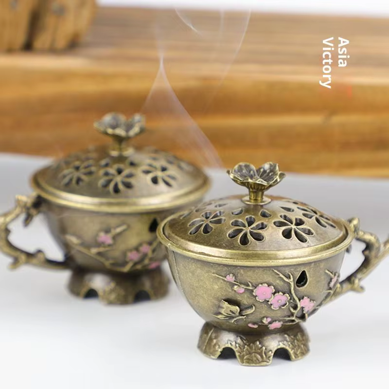 Brûleur d'encens en alliage de zinc creux en forme de fleur de prunier avec poignée, porte-encens rétro, décoration artisanale pour la maison