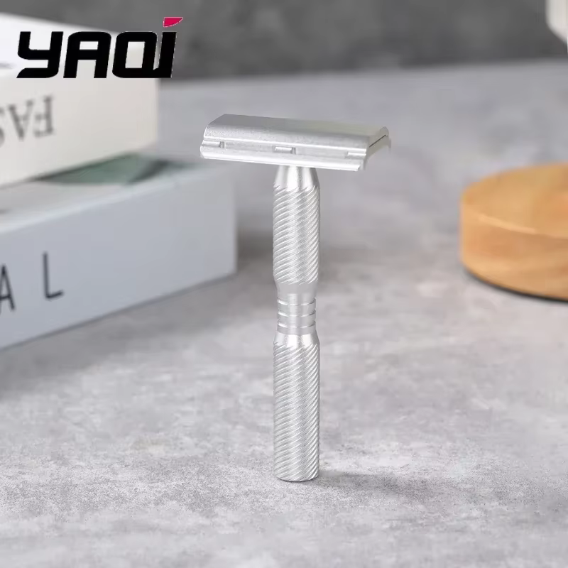 Pinceau à raser humide YAQI 2026 pour homme avec manche blanc de 22 mm et poils synthétiques jaunes pour le soin du visage