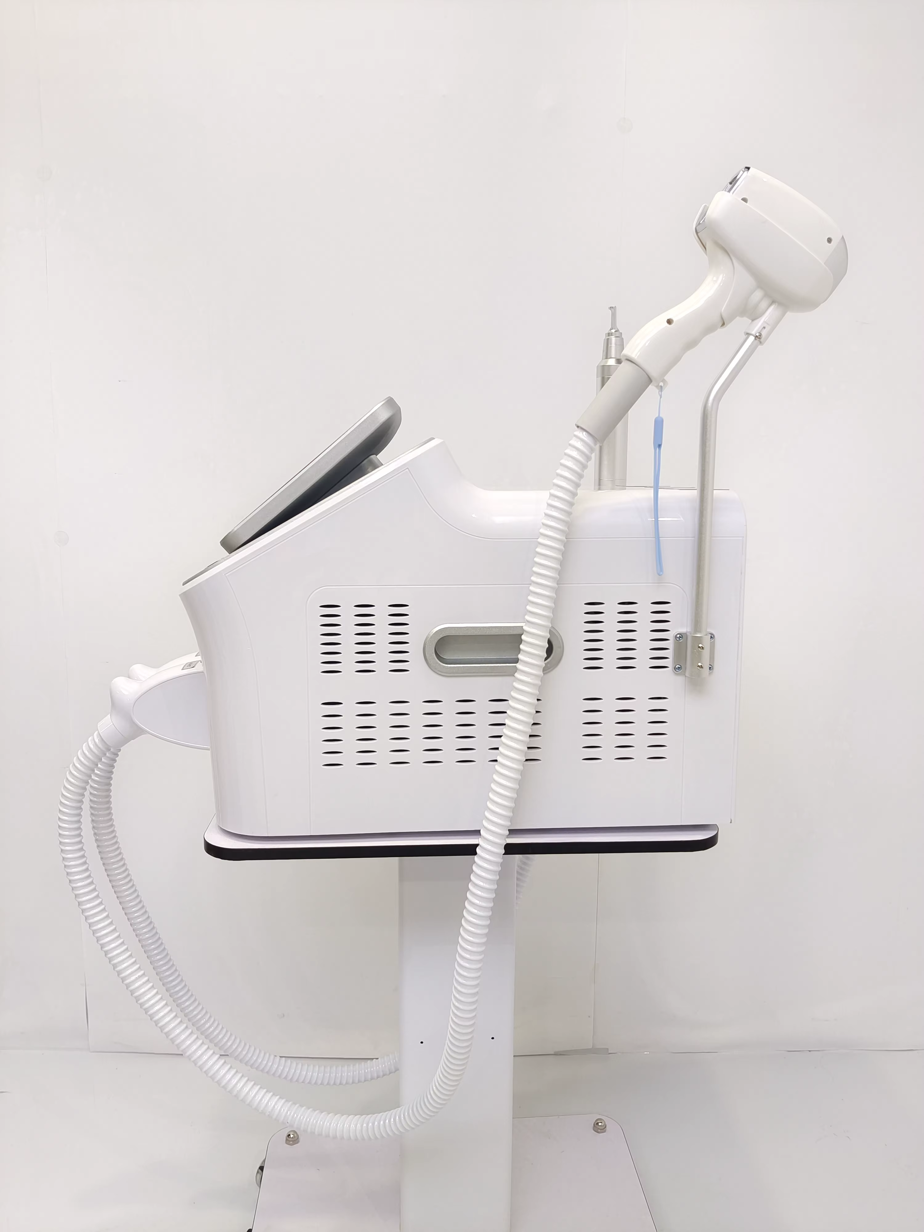 Professionnel 2 en 1 Diode Laser 4000w 4 vagues 808nm Machine d'épilation picoseconde Qswitch ND YAG 1064NM