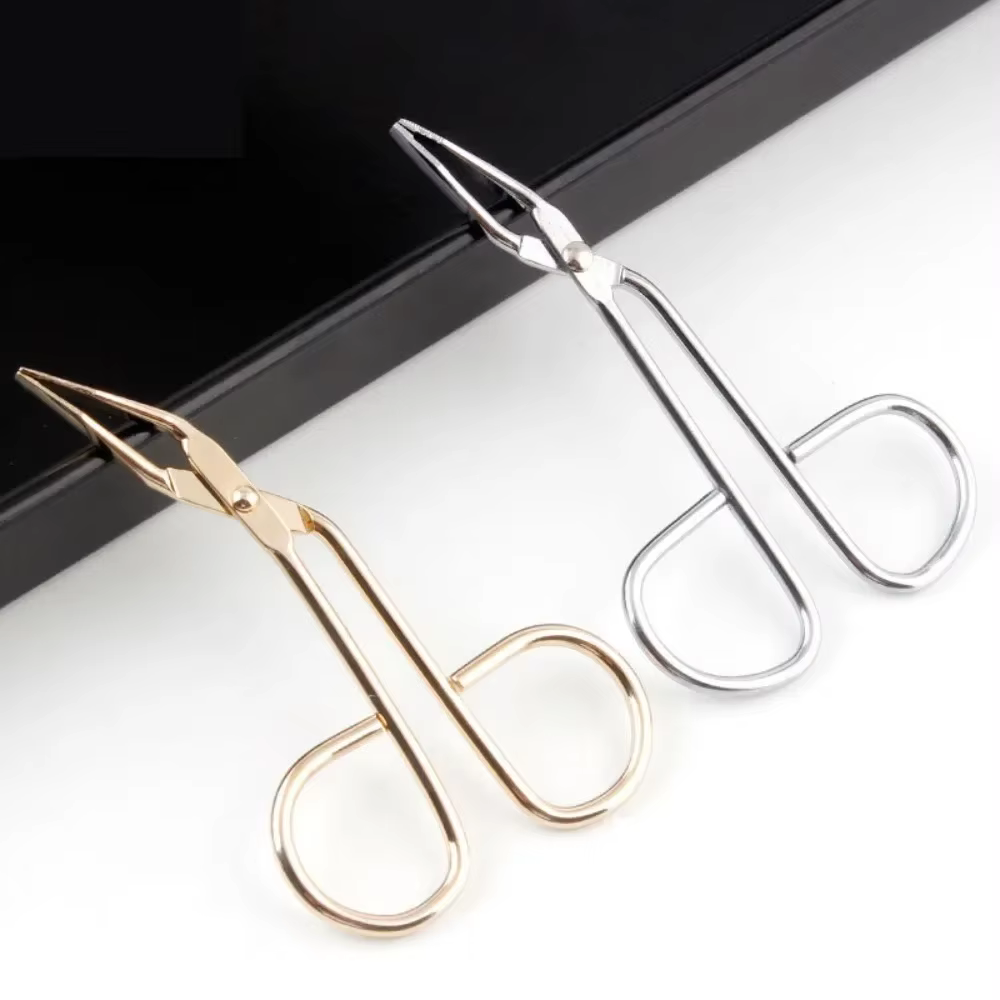 Pince à sourcils en forme de ciseaux