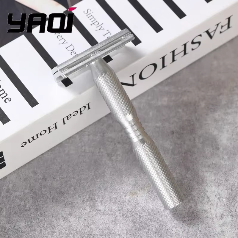 Pinceau à raser humide YAQI 2026 pour homme avec manche blanc de 22 mm et poils synthétiques jaunes pour le soin du visage