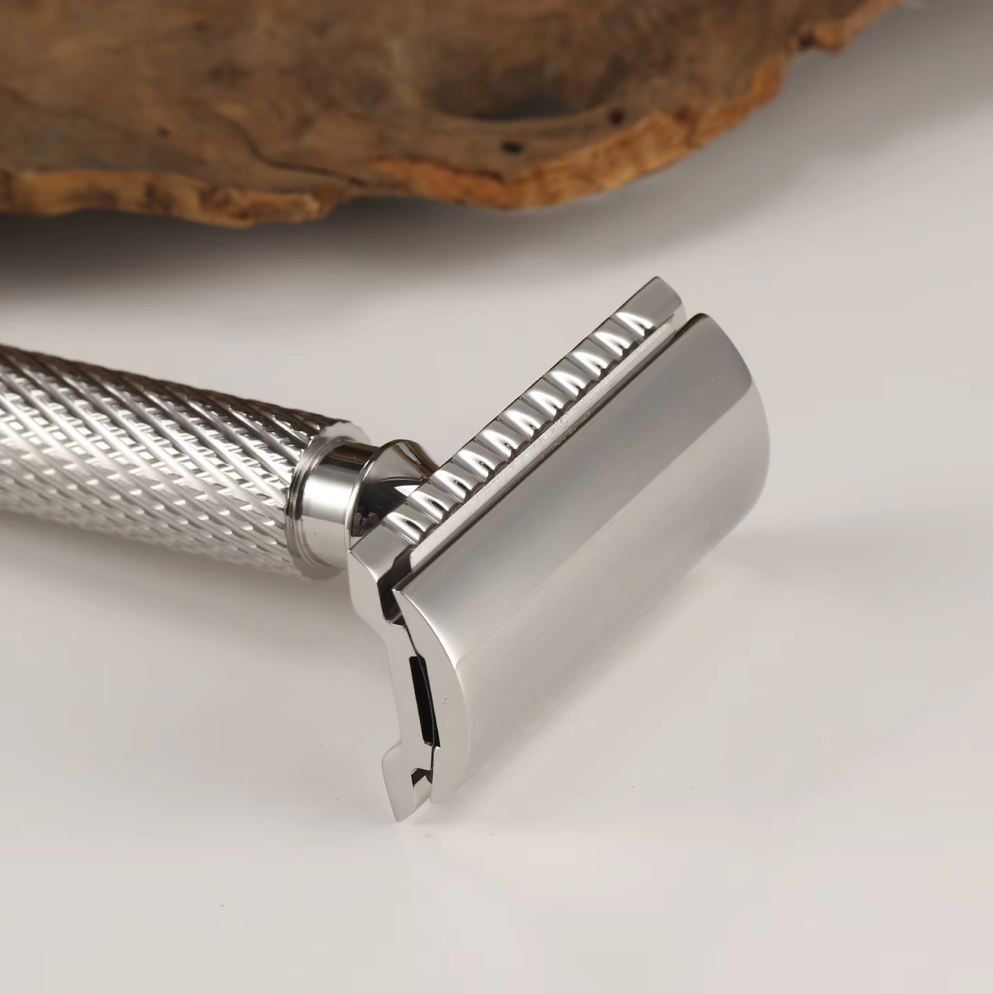 Rasoir de sécurité Yaqi 2026 PILOT en acier inoxydable - Lame de 0,95 mm, longueur de manche de 84 mm, diamètre de 12 mm pour une expérience de rasage en douceur