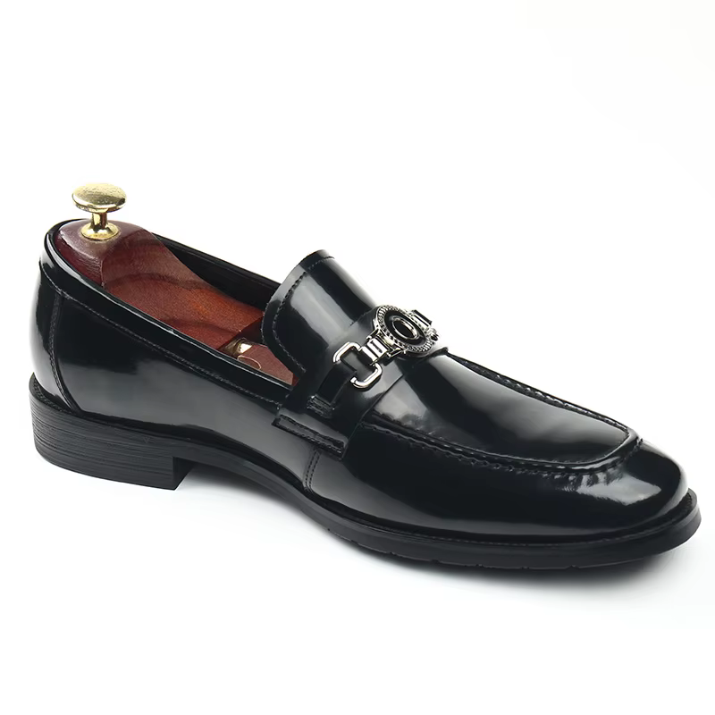 Nouvelles chaussures en cuir pour hommes, chaussures de pied, processus de perles, cuir brillant de première couche, boucles, faites à la main, mariage, mode