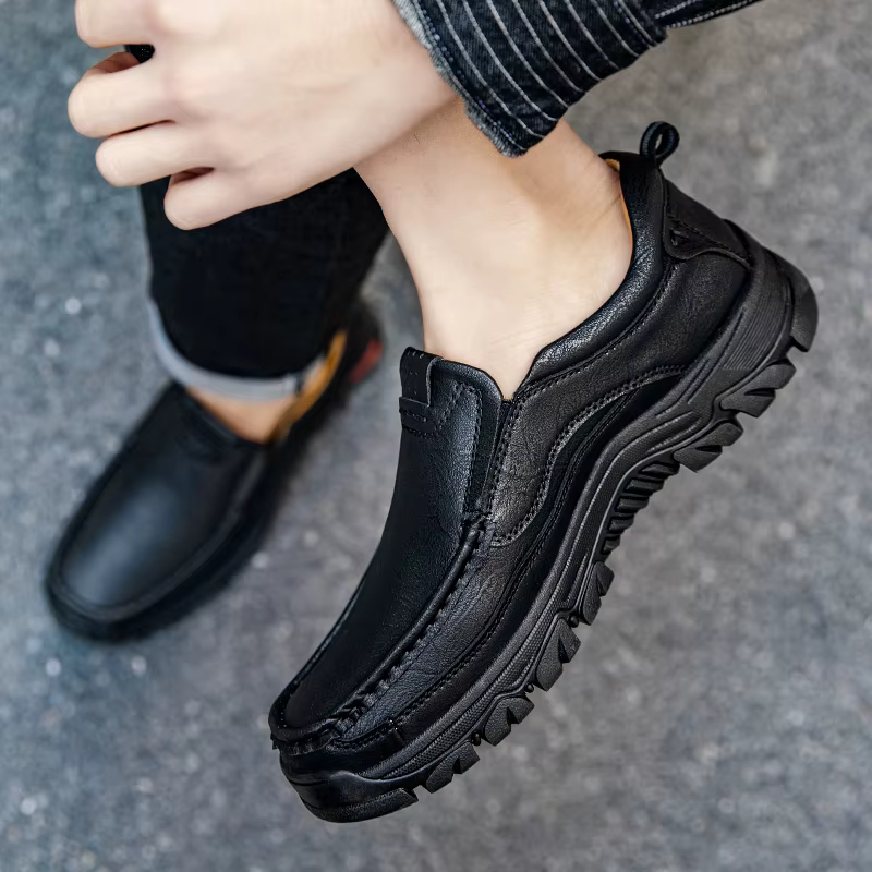 Nouvelles chaussures en cuir faites à la main pour hommes, chaussures décontractées à enfiler pour l'extérieur, mocassins de conduite plats à la mode pour hommes, chaussures de marche