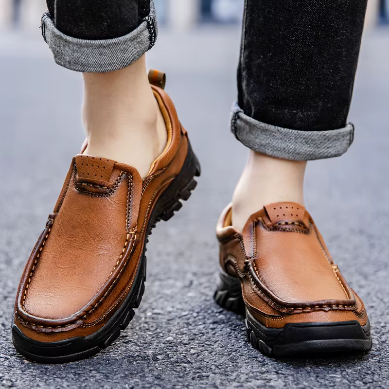 Nouvelles chaussures en cuir faites à la main pour hommes, chaussures décontractées à enfiler pour l'extérieur, mocassins de conduite plats à la mode pour hommes, chaussures de marche