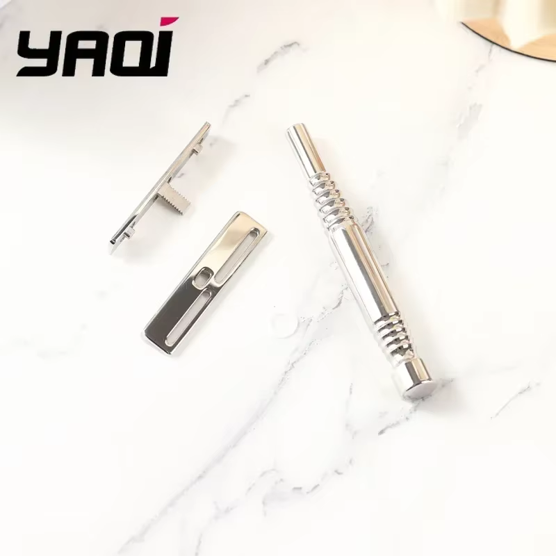 YAQI – rasoir Romulus avec aimant