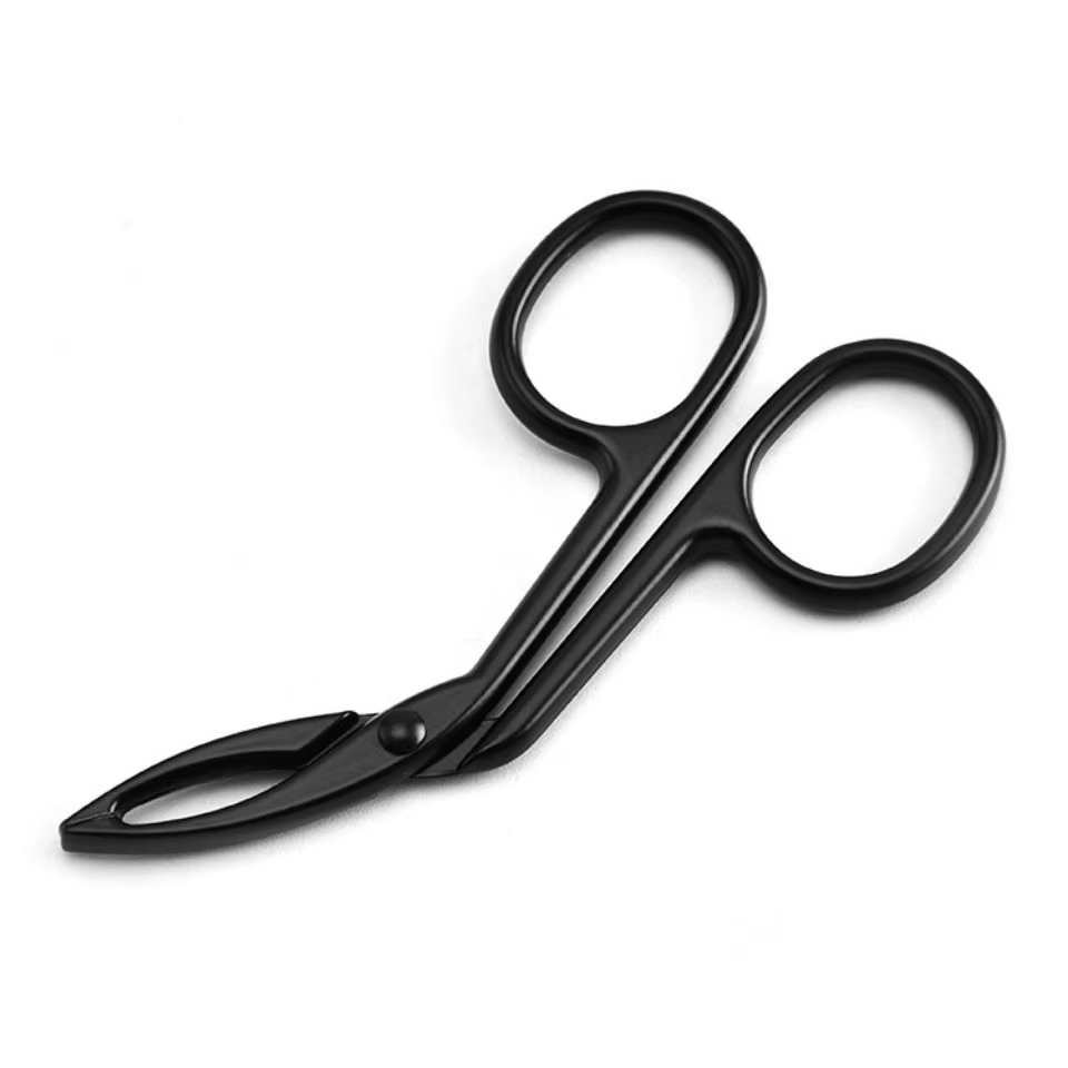Pince à sourcils coudée pointue droite