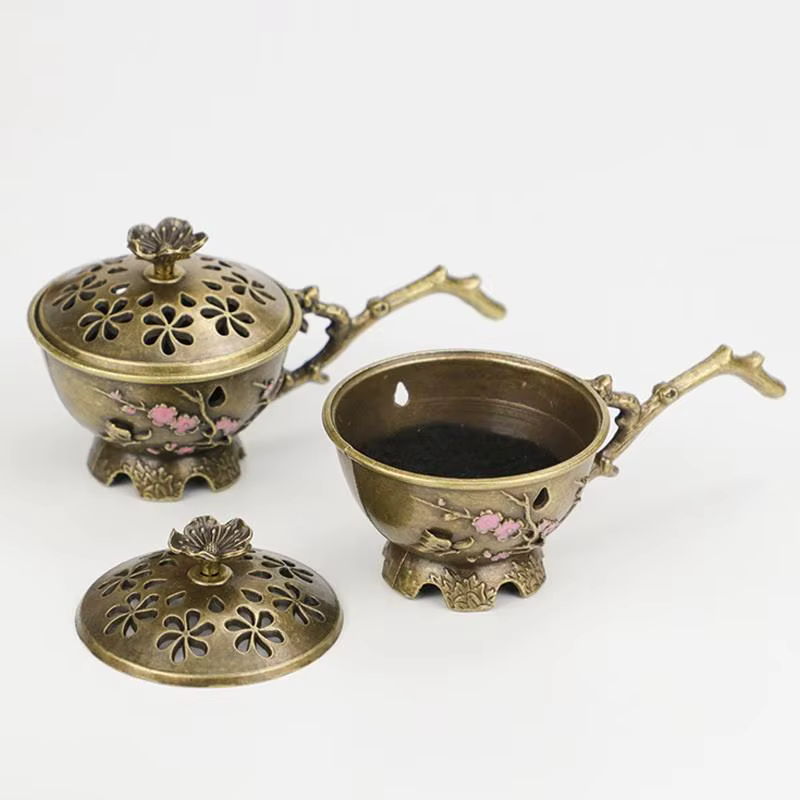 Brûleur d'encens en alliage de zinc creux en forme de fleur de prunier avec poignée, porte-encens rétro, décoration artisanale pour la maison