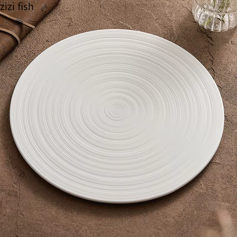 Assiette plate en céramique brossée circulaire