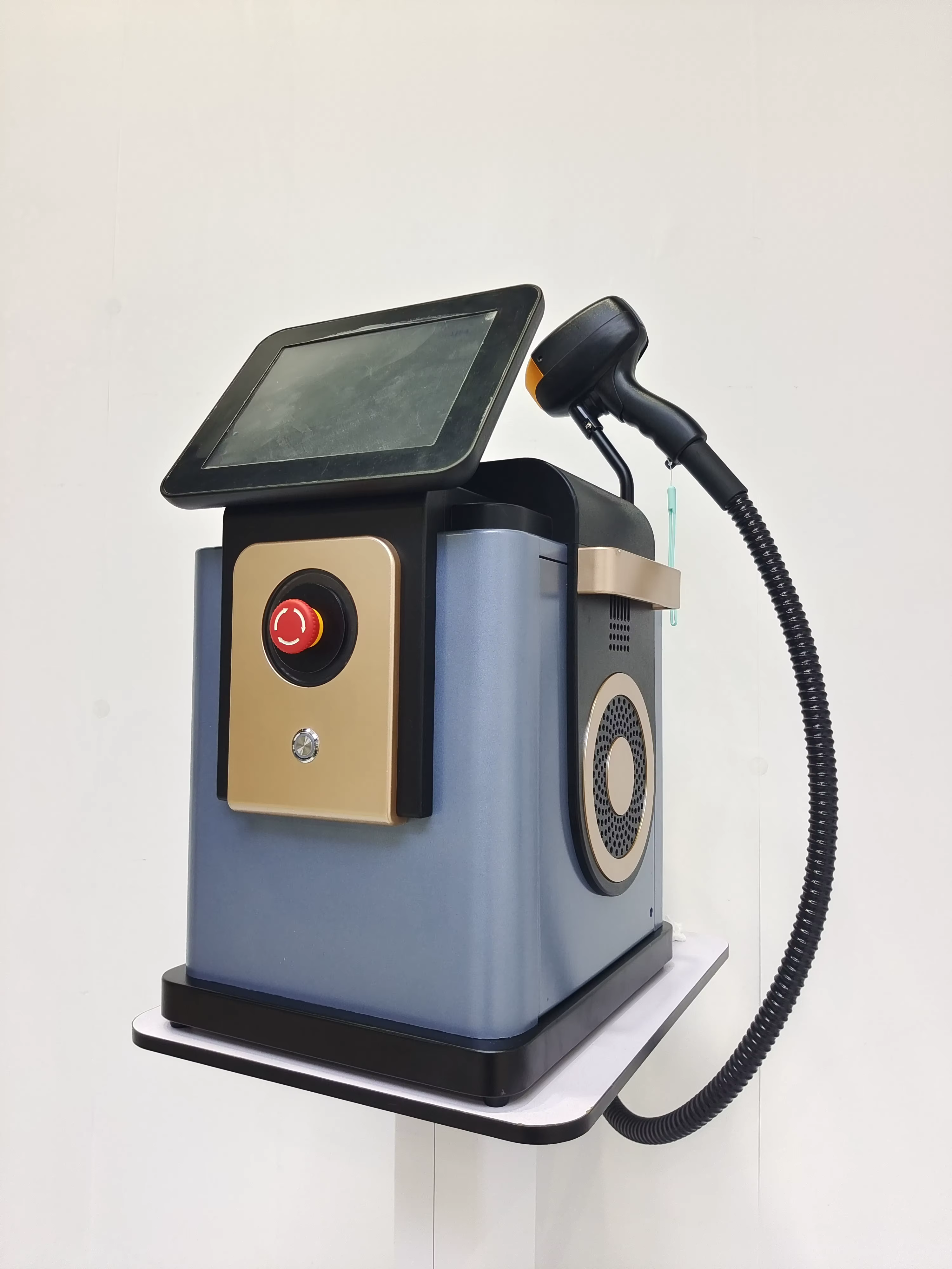 Machine professionnelle d'épilation au Laser de titane de glace de Diode Portable 808 755 940 1064 dispositif d'alésandrite 4 vagues Remova permanente