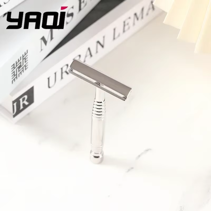 YAQI – rasoir Romulus avec aimant