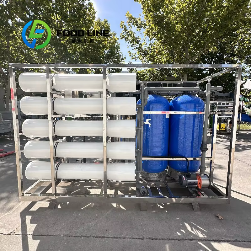 Système de traitement d'eau par osmose inverse industrielle, fonctionnement continu 24h/24, adapté à la production en ligne sans interruption.