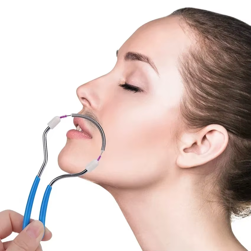 Épilateur facial pour femmes. Élimine les poils indésirables sur le dessus des lèvres