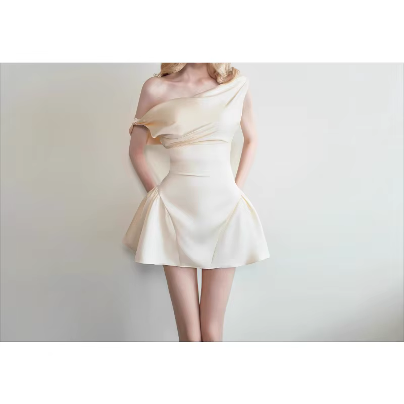 Robe Courte en Satin Taille Cintrée pour Femme, Collection Automne 2026, Style Français Sexy et Doux, Pure Désir