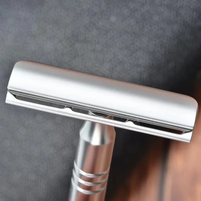Rasoir YAQI couleur Chrome mat lame AC Excalibur