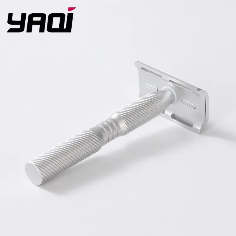 Pinceau à raser humide YAQI 2026 pour homme avec manche blanc de 22 mm et poils synthétiques jaunes pour le soin du visage
