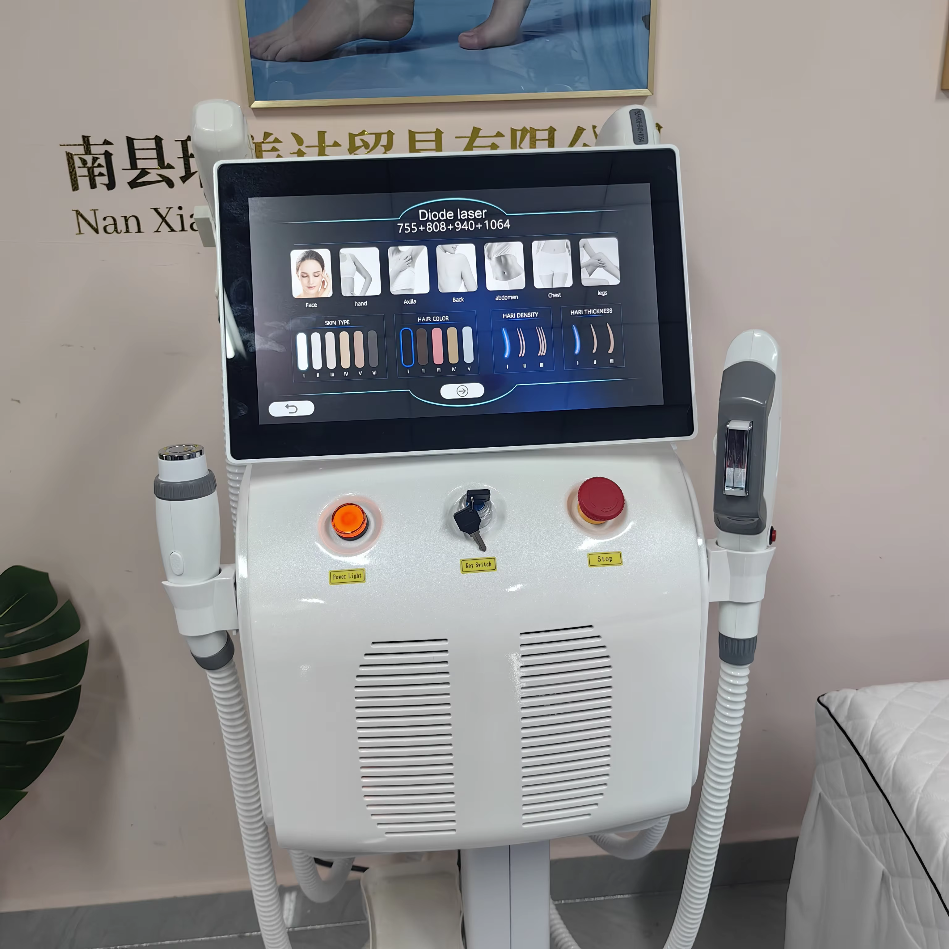 Épilateur professionnel FAC 4-en-1 Soprano Titanium Diode IPL Nd Yag Picoseconde OPT pour l'épilation et le détatouage