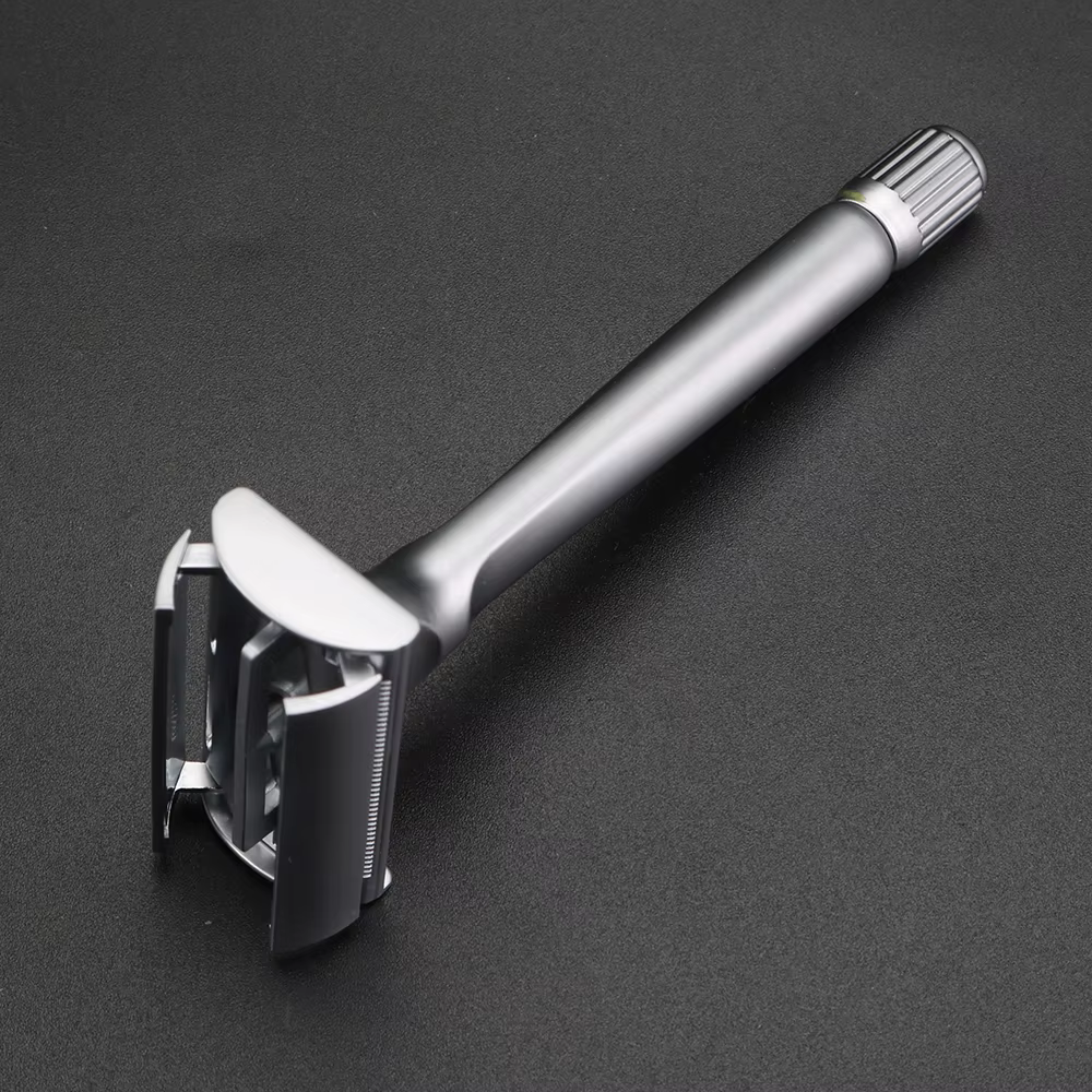 Rasoir manuel pour homme à ouverture par torsion