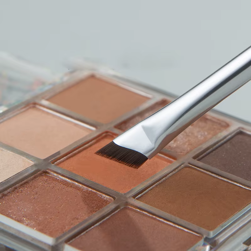 Brosse Eyeliner à lame améliorée