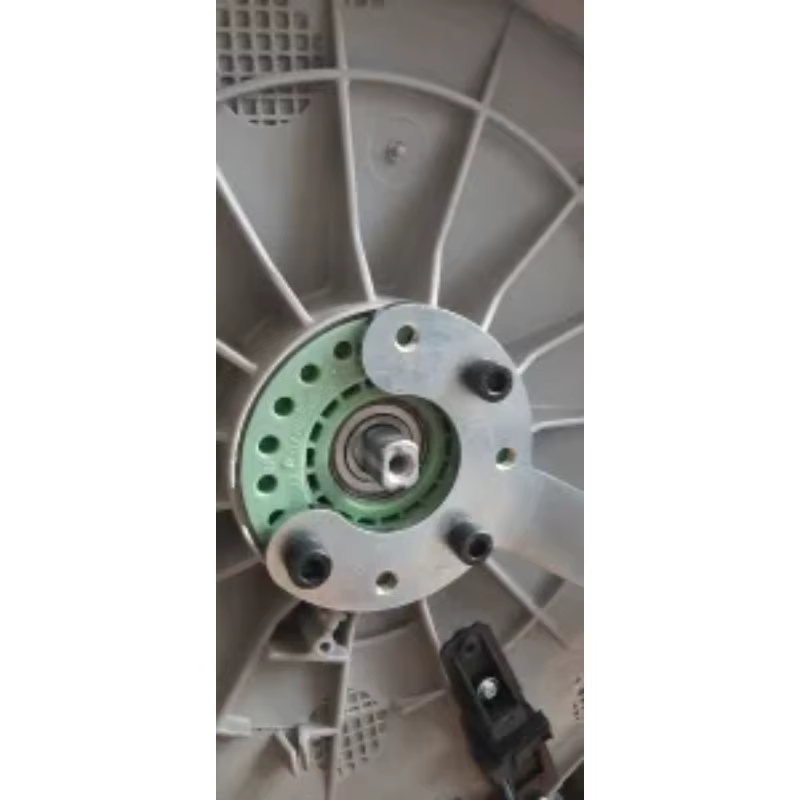 Une clé pour machine à laver afin de retirer le tambour pendant le cycle de lavage